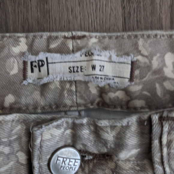 Free People Beige Floral Skinny Jeans Size 27 - Picture 5 of 7